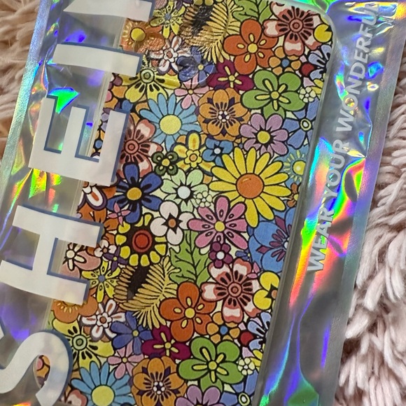 iPhone 12 Pro · FLOWER PHONE CASE · NWT - Picture 4 of 4